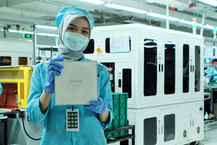 Melihat Proses Perakitan OPPO Find N2 Flip Sebagai Smartphone Flagship OPPO Pertama Diproduksi di Pabrik OPPO Indonesia