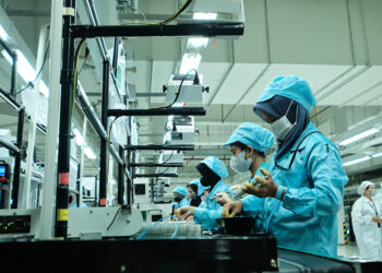 Smartphone Lipat OPPO Find N2 Flip Buktikan Kekuatan Engsel dan Daya Tahan Layar Terbaik