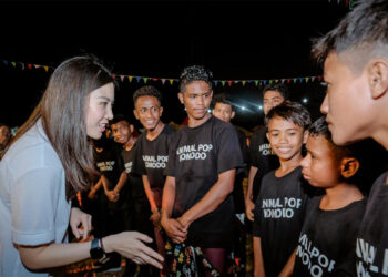 Wamenparekraf Kunjungi Pesta Rakyat Labuan Bajo Street Carnival