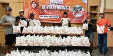 Salurkan 18 Ekor Sapi Qurban, Anis Ajak Masyarakat Untuk Peduli dan Berbagi