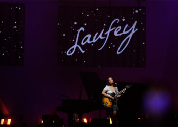 Suara Lembut Laufey Hanyutkan Perasaan Ribuan Penonton di Hari Pertama Java Jazz Festival 2023