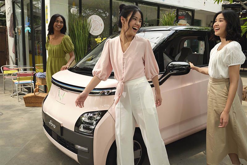 Wuling Air ev Raih Predikat Green Product of The Year di Perhelatan SME Awards 2023