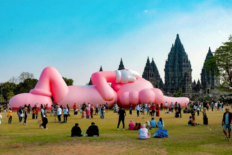 Menparekraf: “KAWS: Holiday Indonesia” di Candi Prambanan Jadi Daya Tarik Kuat untuk Wisatawan