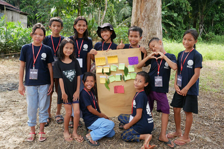 Sekolah Adat Arus Kualan, Sekolah Tradisional Lestarikan Budaya Dayak