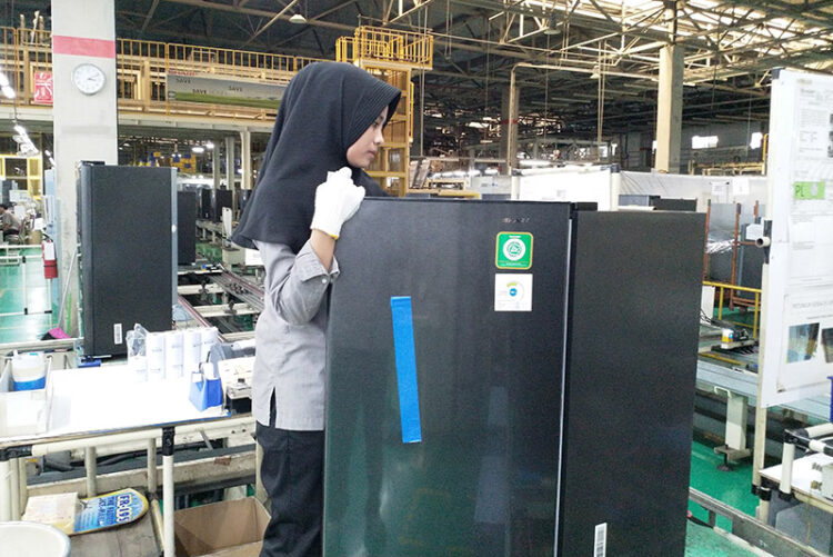 Sharp Indonesia Capai Produksi Lemari Es ke-25 Juta Unit