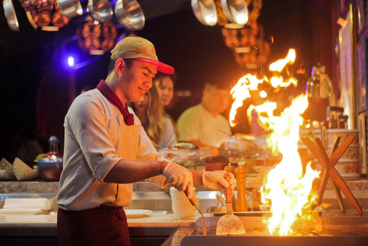 SereS Springs Resort & Spa Singakerta Hadirkan Lima Thematic Buffet Dinner