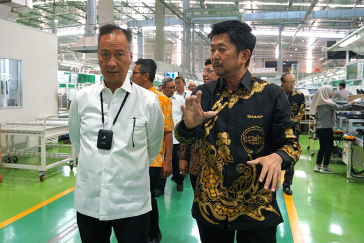 Menteri Perindustrian Republik Indonesia Kunjungi Pabrik AC Sharp Indonesia