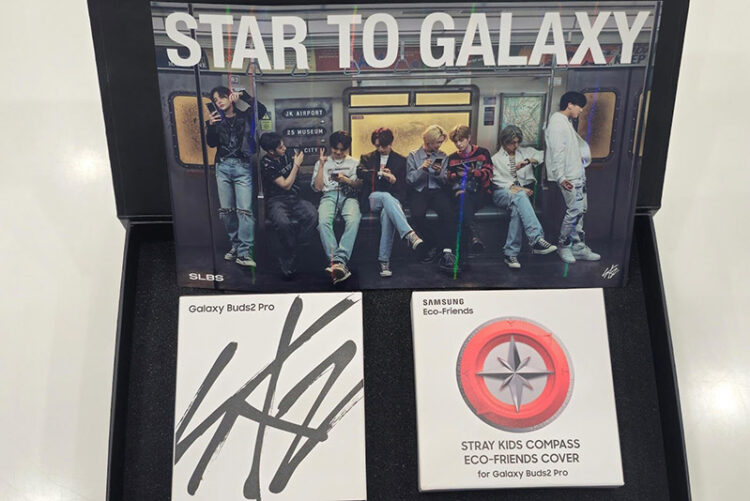 Samsung Buka Studio Personalisasi Pertama dan Luncurkan Flipsuit Case Edisi Stray Kids