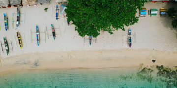 Tak Hanya Surga Diving, Berikut Spot Island Hopping Terbaik di Indonesia