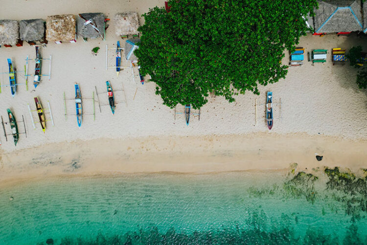 Tak Hanya Surga Diving, Berikut Spot Island Hopping Terbaik di Indonesia