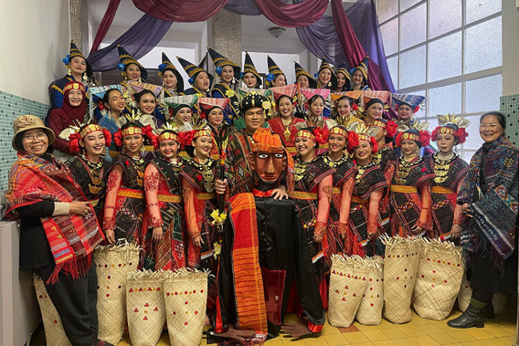 Membanggakan, Ati Ganda Bawa Siswa Lab School Cibubur Menang di Praha