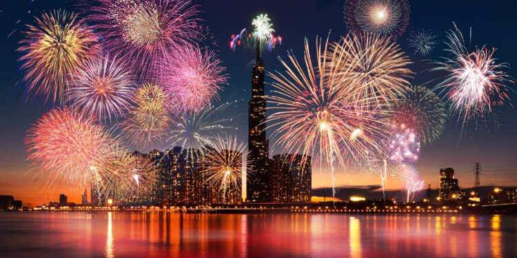 Sambut Malam Pergantian Tahun, Berikut 6 Destinasi Wisata dengan Pesta Kembang Api Populer yang Next Level