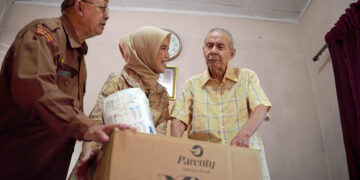 Peringati Hari Pahlawan, Parenty Donasikan Popok Dewasa untuk LVRI dan PIVRI