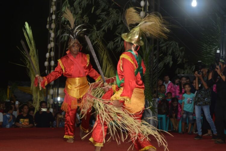 Gambaran Pelaksaan Upacara Adat Tulude