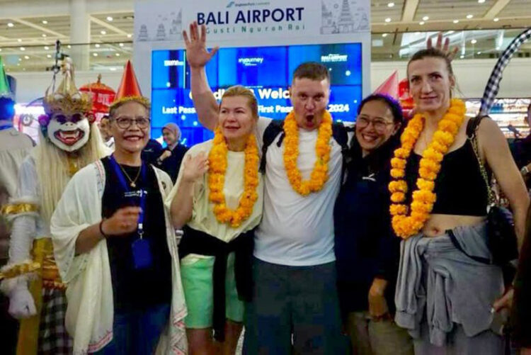 Kemenparekraf Sambut Wisman Pertama di Tahun 2024 dari Australia di Bali