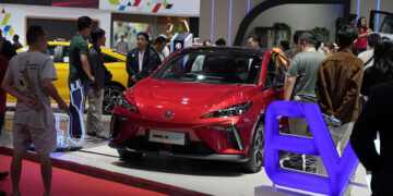 MG Motor Indonesia Luncurkan MG Maxus 9 dan MG ES EV dalam Pameran IIMS 2024