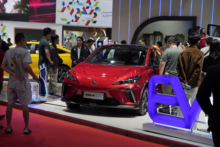 MG Motor Indonesia Luncurkan MG Maxus 9 dan MG ES EV dalam Pameran IIMS 2024