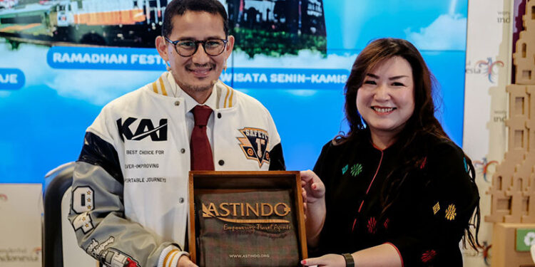 Kemenparekraf Kolaborasi dengan KAI dan ASTINDO Hadirkan Bundling Paket Wisata Kereta Api