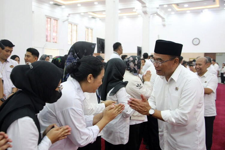 Menko PMK Menggelar Halalbihalal Sambil Mendorong Peningkatan Kinerja Pasca Libur Lebaran