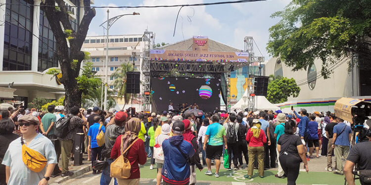 Dipenuhi Segala Usia, Jakarta Street Jazz Festival 2024 Berlangsung Meriah dan Berkelas