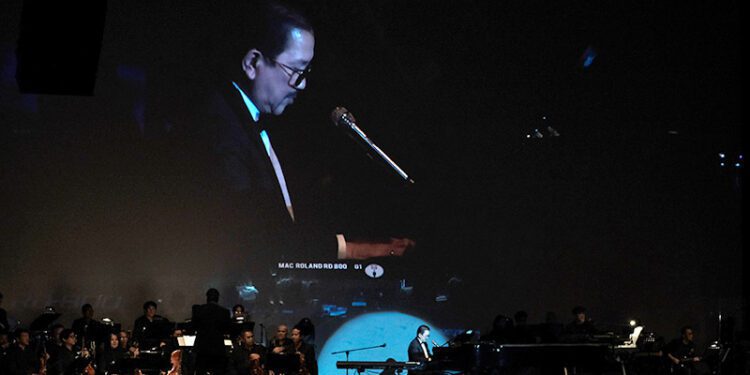 Tuai Pujian, Tony Wenas Sukses Gelar Konser Tunggalnya “The Piano Man”
