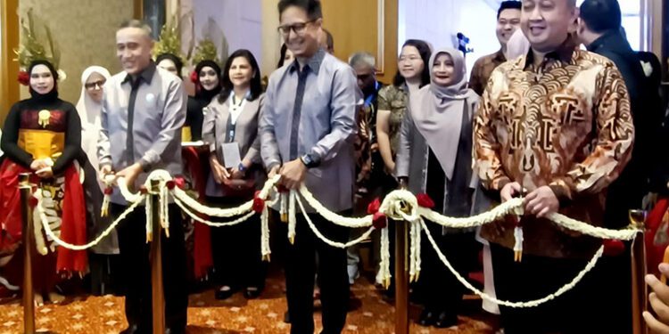 Seminar Nasional XI & Healthcare Expo IX ARSSI: Pemerintah Serius Dorong Digitalisasi Kesehatan
