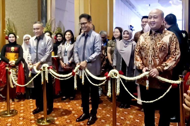 Seminar Nasional XI & Healthcare Expo IX ARSSI: Pemerintah Serius Dorong Digitalisasi Kesehatan