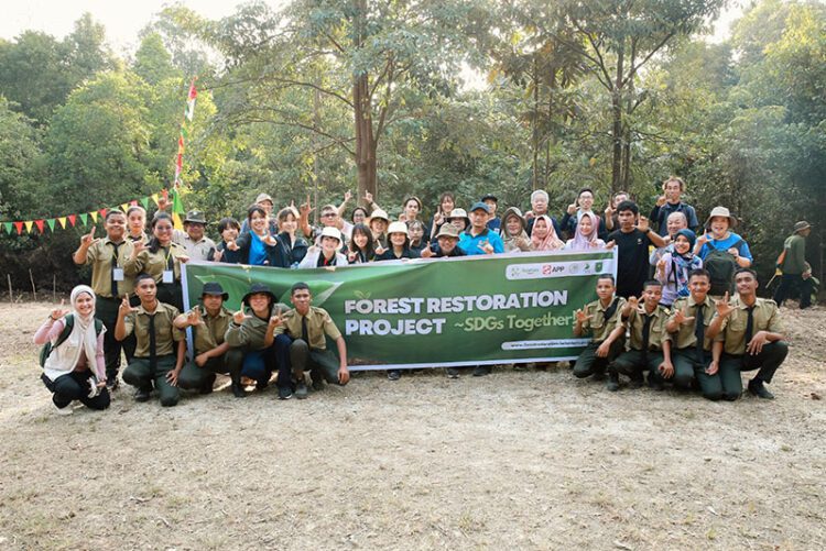 Belantara Foundation Ajak Pelajar Jepang Tanam Pohon di Tahura Sultan Syarif Hasyim