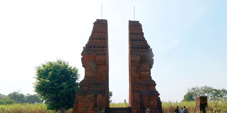 Gapura Wringin Lawang, Pintu Gerbang Menuju Ibukota Majapahit