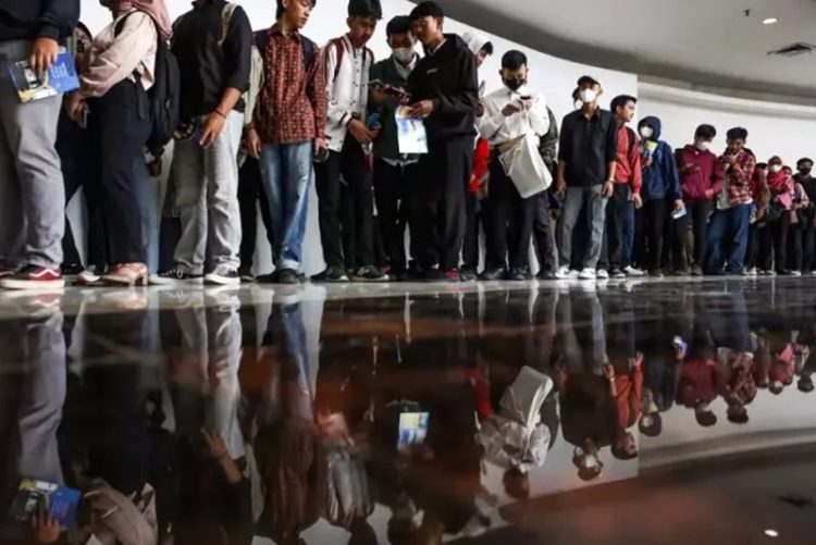 Anis Byarwati, Himbau Pemerintah Bantu Kelas Menengah