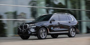 BMW X7 dan BMW i5: Menyempurnakan Mobilitas VIP di Art Jakarta 2024