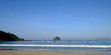 Pantai Selong Belanak, Surga Pemburu Ombak dari Lombok Tengah