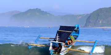 Temukan Kedamaian Alam di Pantai Selong Belanak, NTB