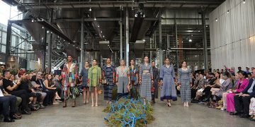 The Flying Cloth: Merdi Sihombing Hadirkan Perjalanan Mode Berkelanjutan di Museum Nasional Indonesia