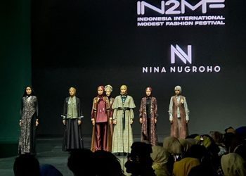 Membangun Sustainable Modest Fashion Indonesia dengan Wastra Aceh dalam Koleksi “Peuhaba” dari Nina Nugroho