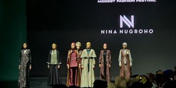 Membangun Sustainable Modest Fashion Indonesia dengan Wastra Aceh dalam Koleksi “Peuhaba” dari Nina Nugroho