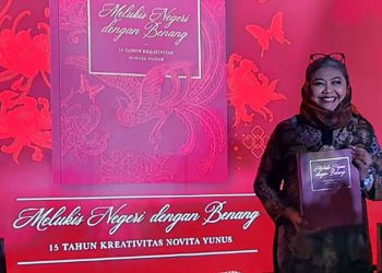 Melukis Negeri dengan Benang: Perayaan 15 Tahun Novita Yunus Membawa Wastra Nusantara Mendunia