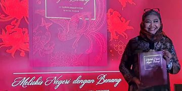 Melukis Negeri dengan Benang: Perayaan 15 Tahun Novita Yunus Membawa Wastra Nusantara Mendunia