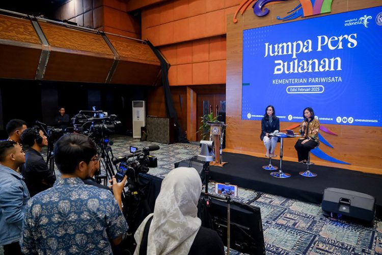 100 Hari Kerja, Menpar Widiyanti Mengaku Sukses Menjaga Pertumbuhan Sektor Pariwisata