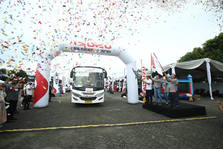 Isuzu Mudik Gratis 2025 #DitemaniYangSejalan Sukses Berangkatkan 400 Pemudik ke 30 Kota di Jawa