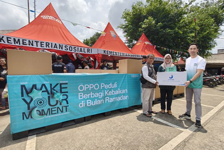 OPPO Hadirkan Kepedulian Ramadan dengan Berbagi Makanan untuk Korban Banjir Bekasi
