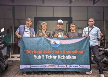 Berbagi Berkah Ramadan, dr Sona Sulistyo dan Media Satu Warna Network Bagikan Takjil di Mampang