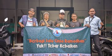 Berbagi Berkah Ramadan, dr Sona Sulistyo dan Media Satu Warna Network Bagikan Takjil di Mampang