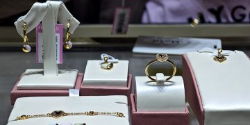 The Palace Jeweler Rayakan Koleksi ILY Gold Lewat Fan Meeting Bersama Prilly Latuconsina di Bogor