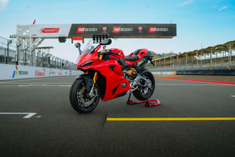 Ducati Panigale V2 Resmi Meluncur di Mandalika, Rayakan “We Ride As One” dengan Gaya