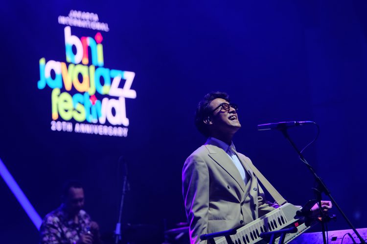 Java Jazz Festival 2025 Hari Pertama: Perayaan 20 Tahun yang Spektakuler dengan Lineup Bertabur Bintang