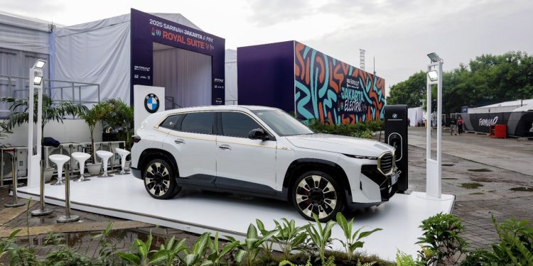 BMW Indonesia Tegaskan Kepemimpinan Mobilitas Ramah Lingkungan di Formula E Jakarta 2025
