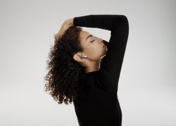 HUAWEI FreeBuds 6 Hadir Sebagai Earbuds Open-fit Pertama dengan Teknologi Dual Driver