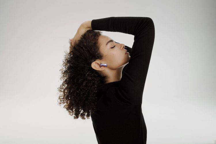 HUAWEI FreeBuds 6 Hadir Sebagai Earbuds Open-fit Pertama dengan Teknologi Dual Driver