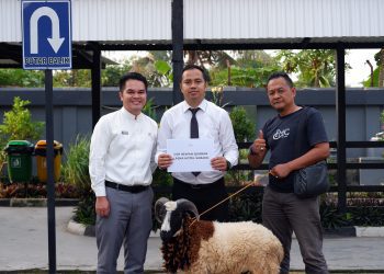 Laska Hotel Subang Rayakan Idul Adha dengan Aksi Sosial, Salurkan Hewan Kurban untuk Warga Rawabadak